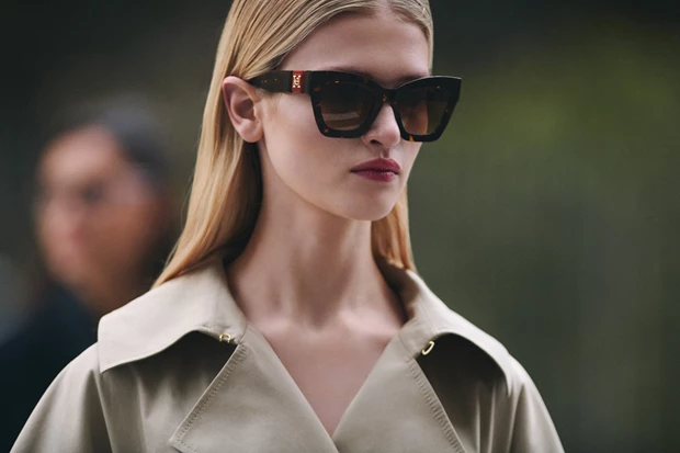 Τα πιο δημοφιλή γυαλιά ηλίου και οράσεως της σεζόν εμπνέονται από τα '90s