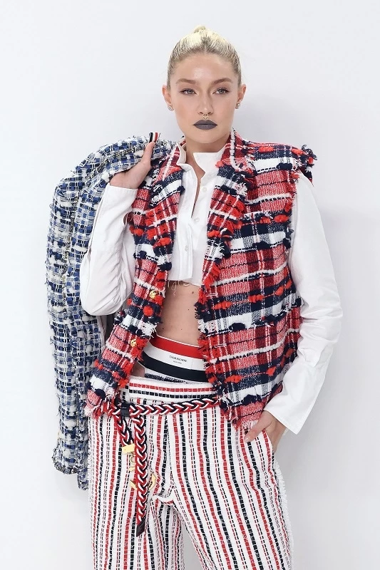 Το νέο it χρώμα κραγιόν σύμφωνα με την Gigi Hadid