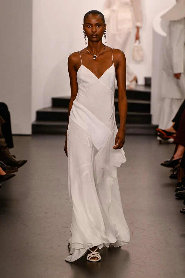 Ralph Lauren SS26 look με slip φόρεμα