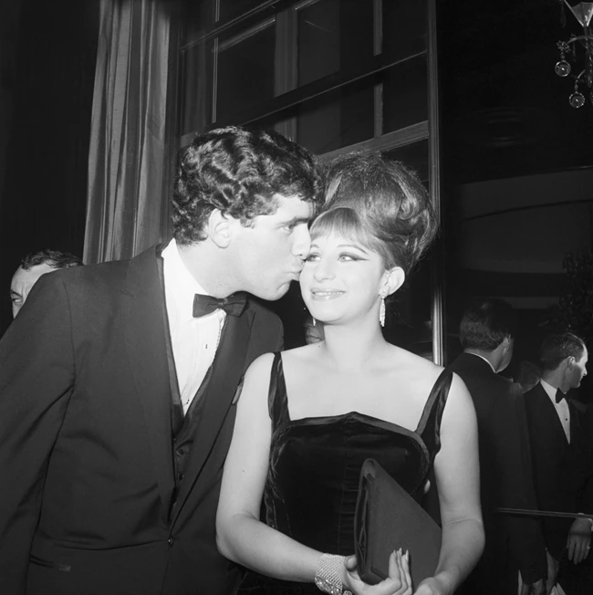 Elliott Gould | Όταν ο μπαμπάς του Ross και της Monica από τα Φιλαράκια ήταν παντρεμένος με τη Barbra Streisand