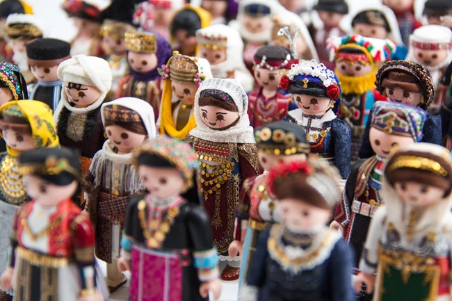 PlaymoGreek | Τα playmobil ντύνονται με παραδοσιακές φορεσιές της Ελλάδας