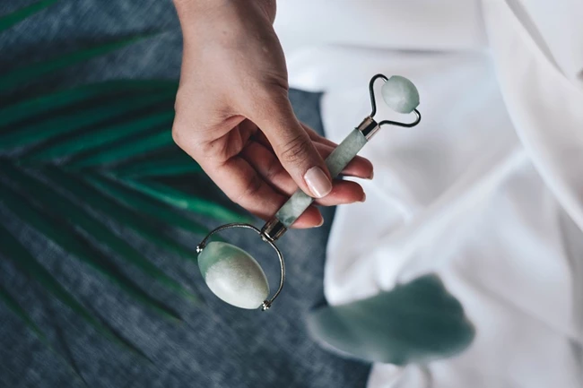 Μη επεμβατικές θεραπείες | 3 skincare gadgets που κάθε ενημερωμένη γυναίκα πρέπει να έχει