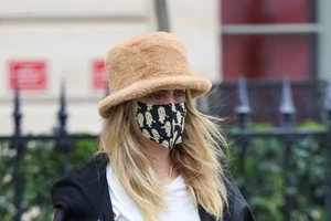 Emma Corrin | H αποκάλυψη για το νέο "προσωπικό ταξίδι" της