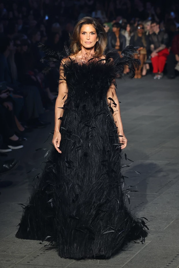 Ποια πνευματική αδελφή της Marie Chantal περπάτησε στο catwalk της Gucci Cruise 2027;