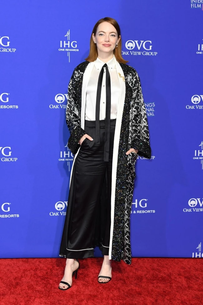 Emma Stone | Η Louis Vuitton δημιουργία που επέλεξε για να παραλάβει το πρώτο βραβείο της για το 2024