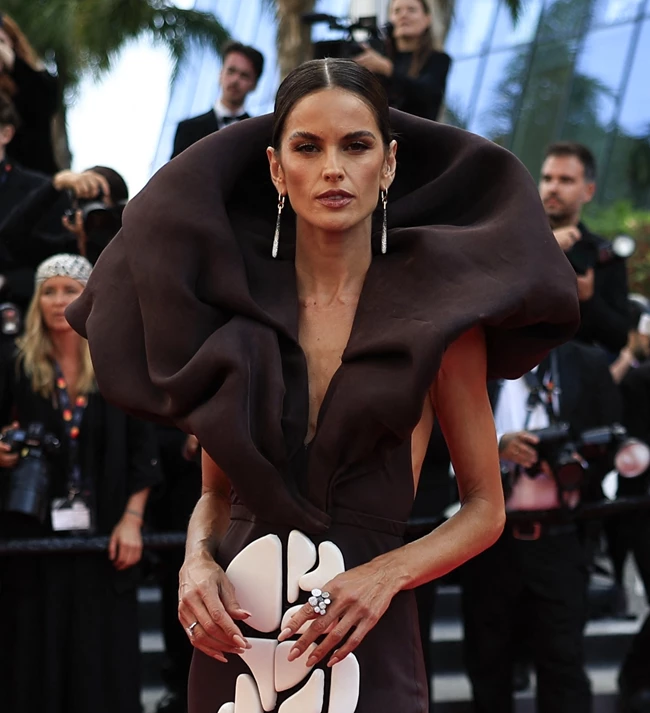 Το μυστικό πίσω από τα hair looks των stars στο κόκκινο χαλί του Φεστιβάλ Κινηματογράφου των Καννών