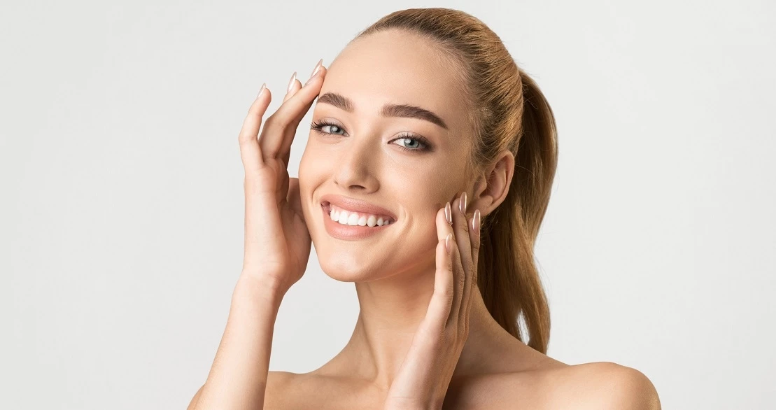 5 προϊόντα που μειώνουν αποτελεσματικά τις ρυτίδες και χαρίζουν λάμψη στην επιδερμίδα