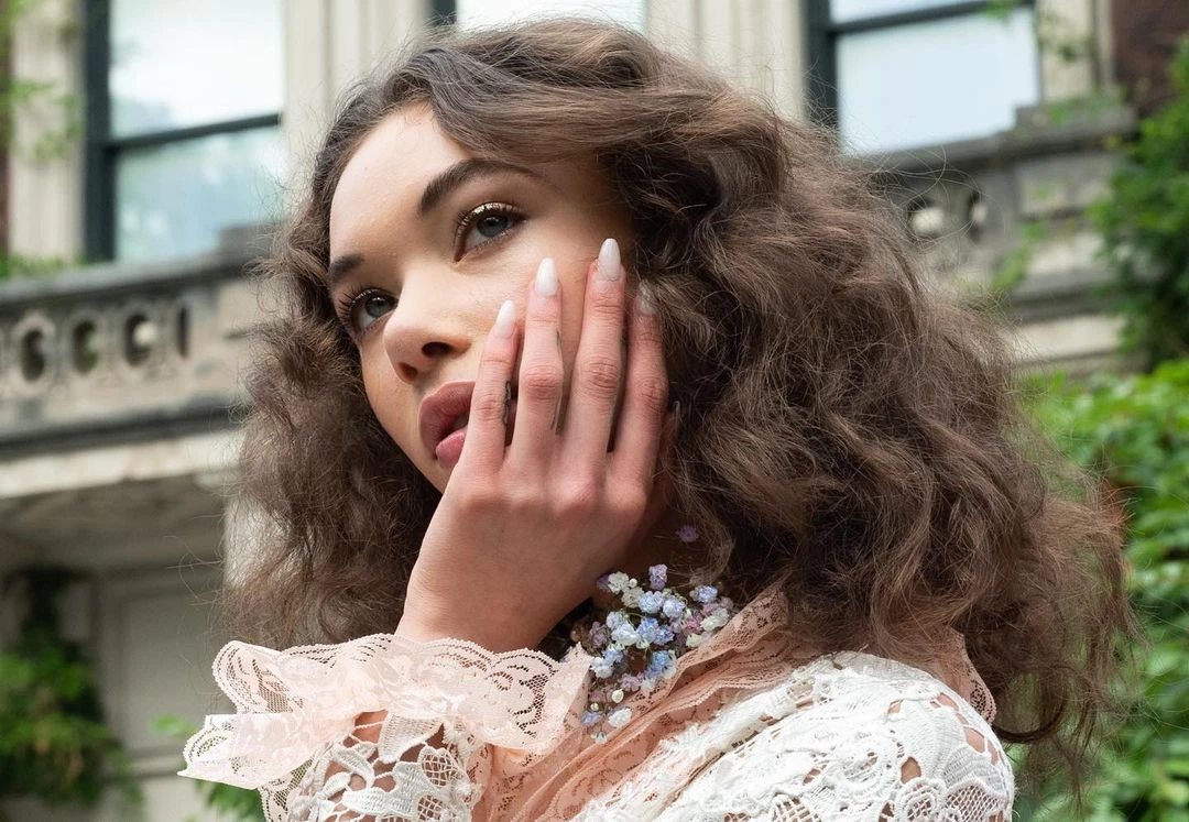 Το ιδιαίτερο χρώμα νυχιών που αναμένεται να γίνει η επόμενη μεγάλη τάση