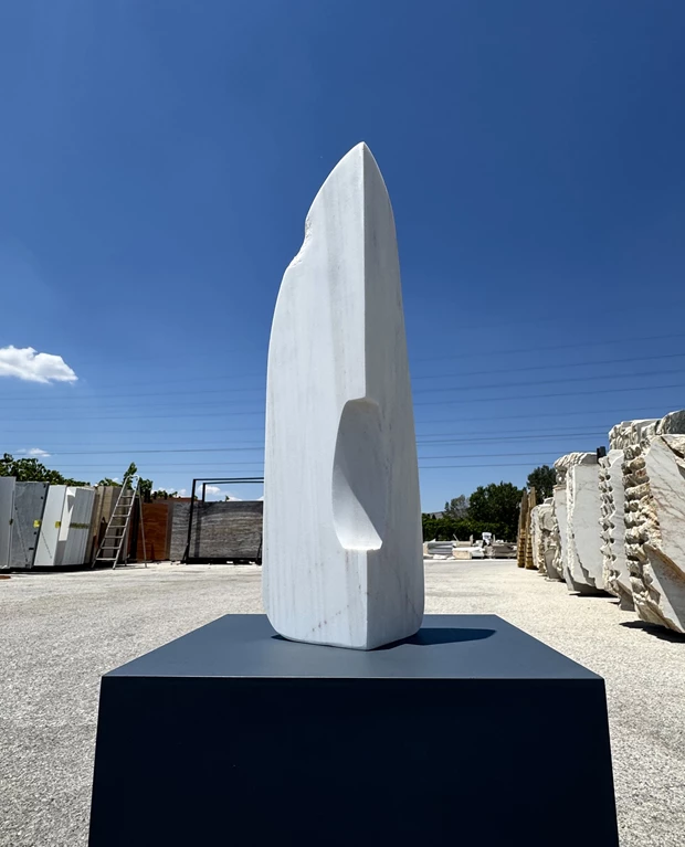 Art Club | Η νέα έκθεση της γλύπτριας Βένιας Δημητρακοπούλου στην Πάρο