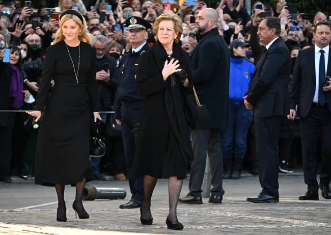 Marie-Chantal | Με το πιο chic χτένισμα στην κηδεία του τέως βασιλιά Κωνσταντίνου