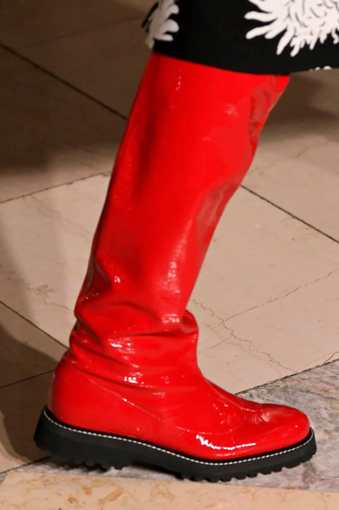 Color boots