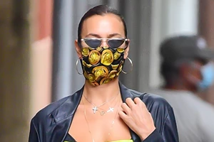 Η Irina Shayk φόρεσε το tracksuit που αγαπούν οι millennials