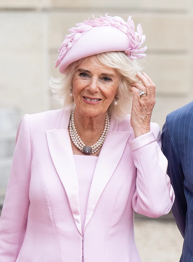 Βασίλισσα Καμίλα | Ο λόγος που φόρεσε ροζ στην τελευταία της δημόσια εμφάνιση