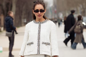 Αυτό το λευκό πουκάμισο από τη Zara έχει το ιδιαίτερο design που θα ανανεώσει το στιλ σας