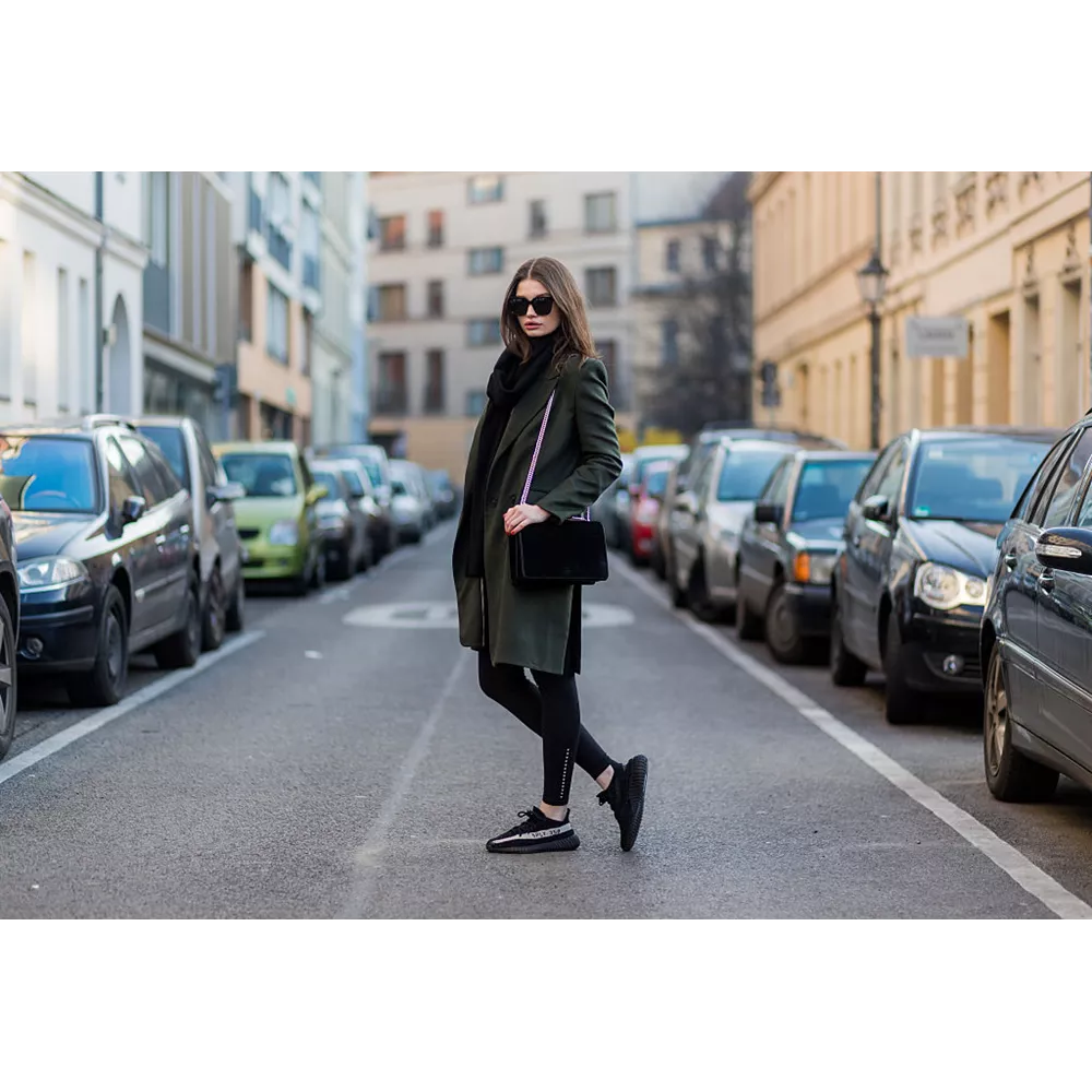 Κολάν + black sneakers