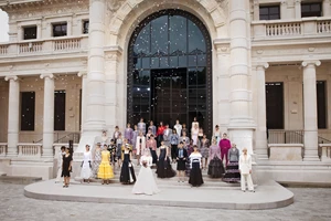 Κάννες 2021 | H high- fashion εμφάνιση της Marion Cotillard με biker shorts