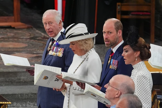 VE Day | Πώς η Kate Middleton "έσβησε" την Καμίλα με iconic κοσμήματα της πριγκίπισσας Diana