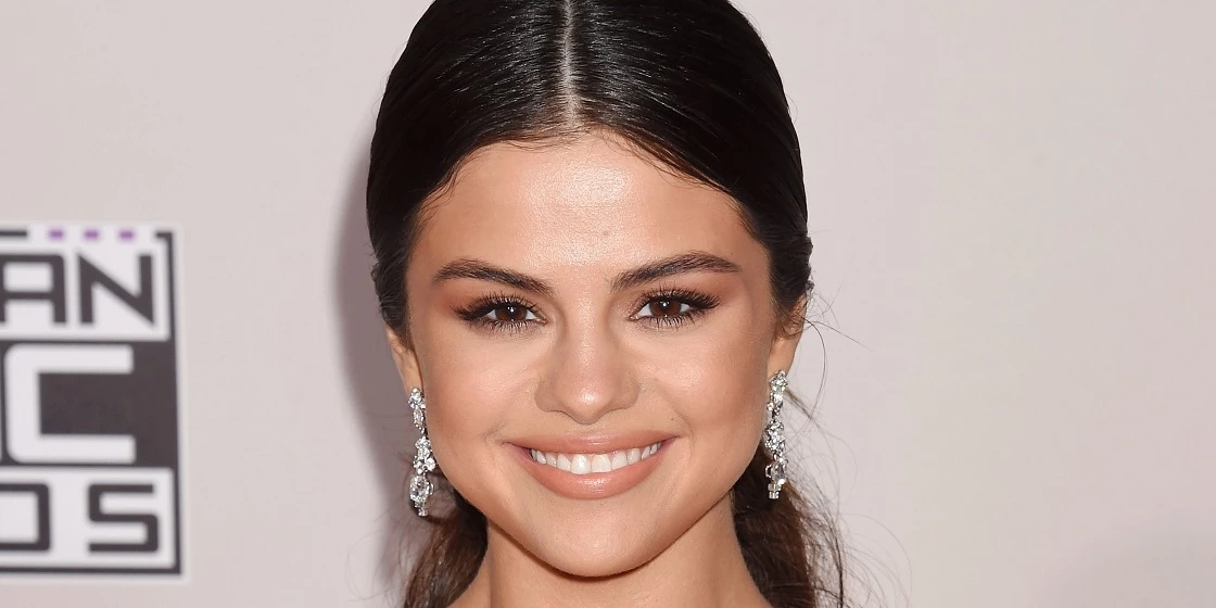 Η Miley Cyrus άφησε τη μητέρα της να της κόψει τα μαλλιά