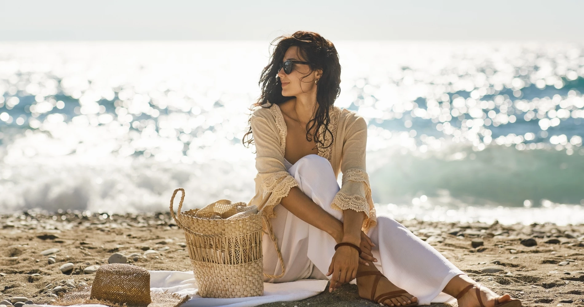 Emily Blunt | Επιστροφή στο signature red της για το sequel του The Devil Wears Prada