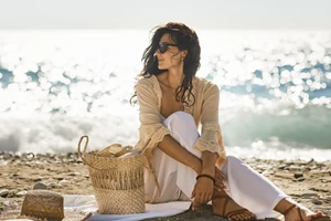 Emily Blunt | Επιστροφή στο signature red της για το sequel του The Devil Wears Prada