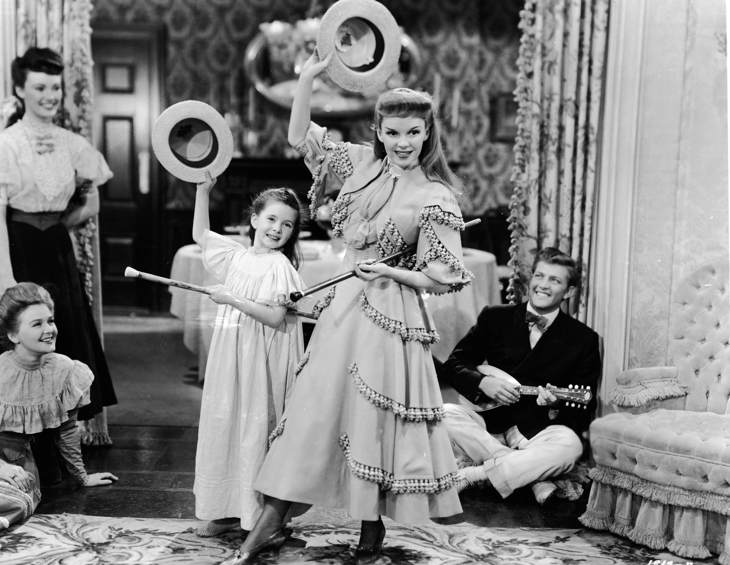 "All I Want for Christmas Is You" | 25 χρόνια μετά, το hit της Mariah Carey βρίσκεται στην 1η θέση του Billboard Hot 100