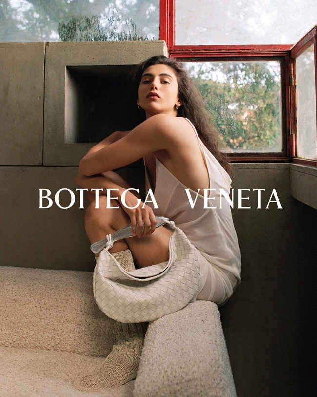 Bottega Veneta | Η νέα Winter '23 καμπάνια είναι αφιερωμένη στην καθημερινότητα των Μιλανέζων