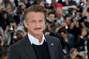 Ο Sean Penn παρέδωσε το Όσκαρ του στον Volodymyr Zelenskyy