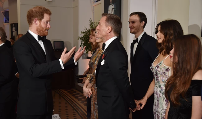 Hary, Daniel Craig