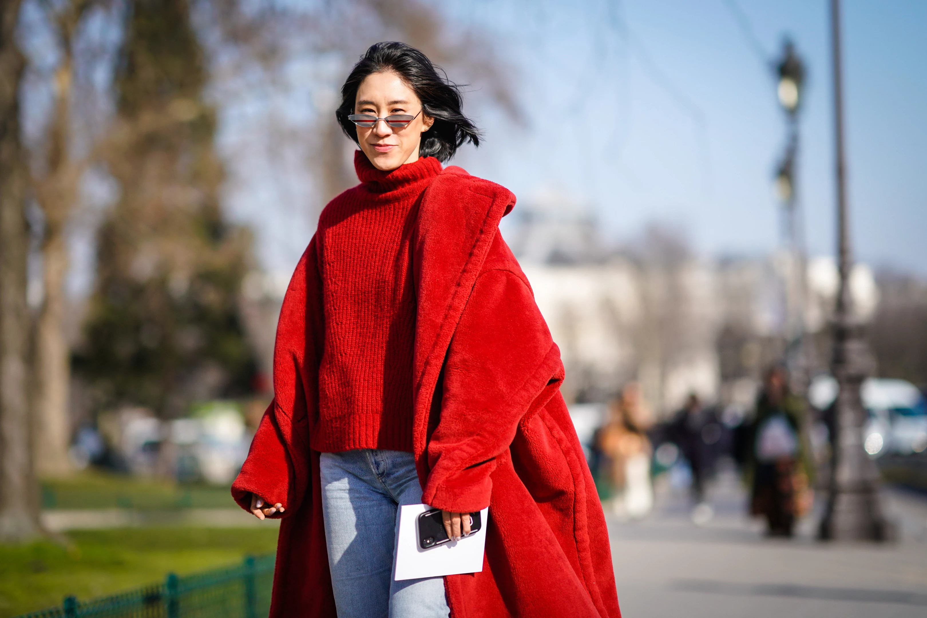 Η Eva Chen δείχνει τι σημαίνει να είσαι εργαζόμενη μητέρα εν μέσω κορωνοϊού