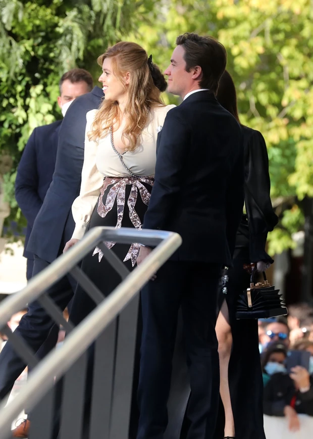 Μαρία Ολυμπία Ντε Γκρες | Σε δείπνο με τις ξαδέλφες του πρίγκιπα William, πριγκίπισσες Ευγενία και Βεατρίκη