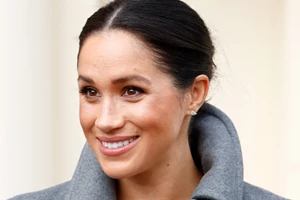 H Kamala Harris στα βήματα της Meghan Markle; | To δείπνο με παραγωγούς του Hollywood