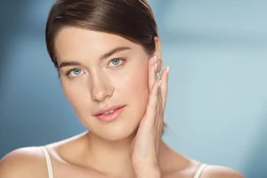 5 αντηλιακά υψηλής προστασίας με αντιρυτιδικές ιδιότητες που θα σας συναρπάσουν