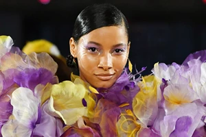 Τα πιο κομψά καλοκαιρινά χτενίσματα από τις μητροπόλεις της μόδας