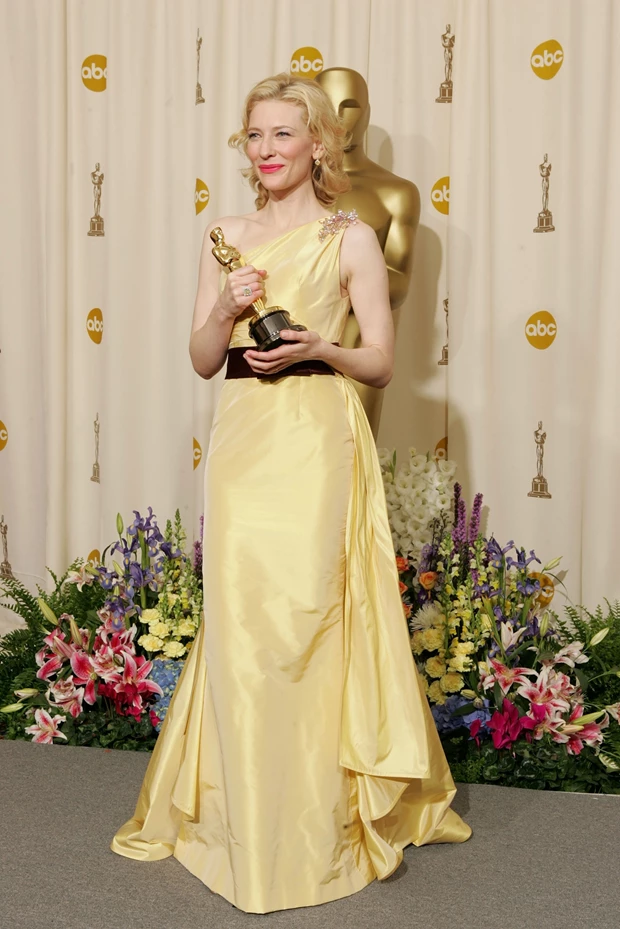 H Cate Blanchett στα Όσκαρ 2005 με δημιουργία υψηλής ραπτικής Valentino.