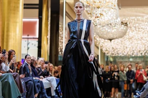 Τα 4 luxe πανωφόρια για να φορέσετε τις γιορτές