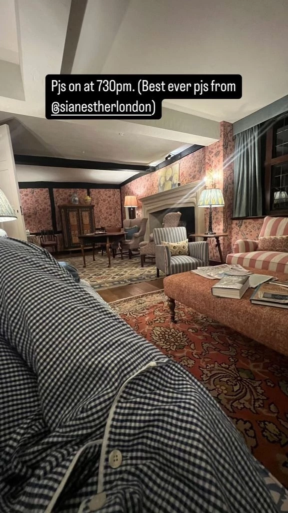 Το εκκεντρικό ροζ σαλόνι της Carrie Johnson στο σπίτι των 3,8 εκατομμυρίων λιρών