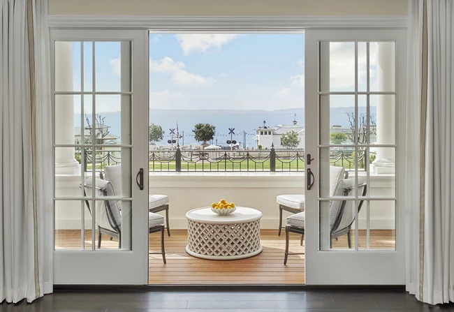 Rosewood Miramar Beach | Το Harper's Bazaar Greece στο αγαπημένο ξενοδοχείο της Meghan Markle, του πρίγκιπα Harry και πολλών αστέρων