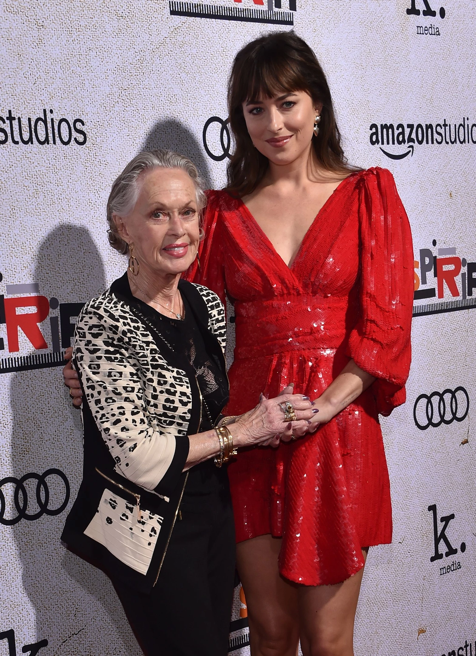 Οι γάμοι…είναι το αγαπημένο χόμπι της Dakota Johnson