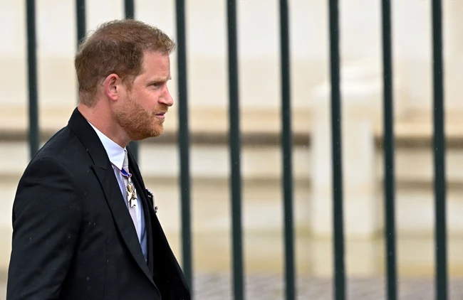 O πρίγκιπας Harry έφτασε μόνος στο Westminster Abbey