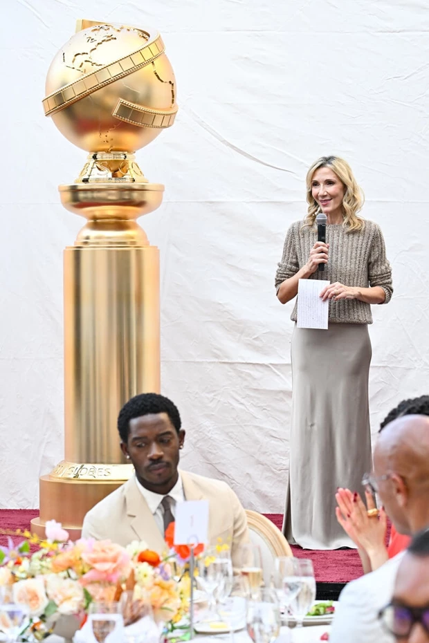 Η Helen Hoehne καλωσορίζει τους καλεσμένους του luncheon