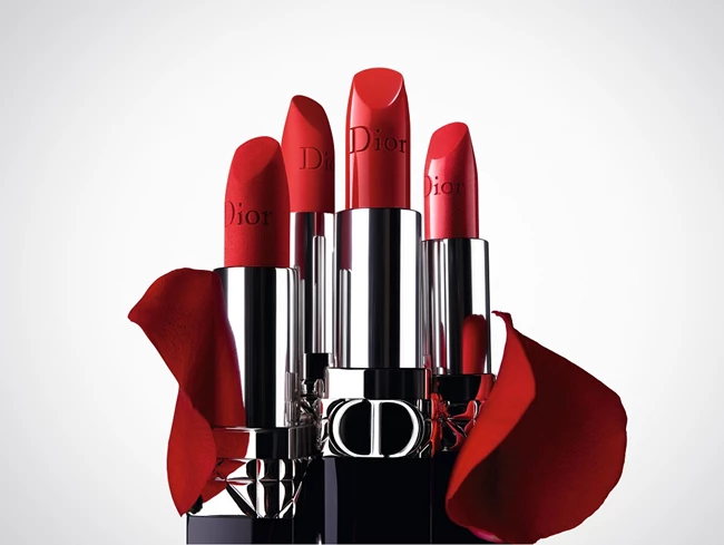 Η Natalie Portman είναι το πρόσωπο του νέου Rouge Dior