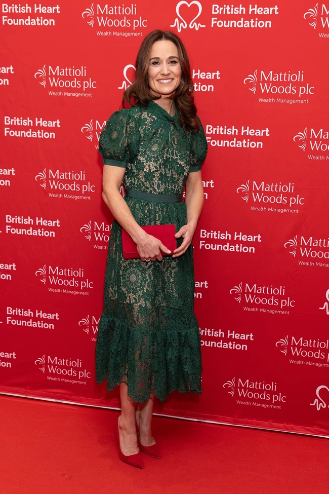 Pippa Middleton | Με πράσινο δαντελένιο φόρεμα σε τελετή βραβείων στο Λονδίνο