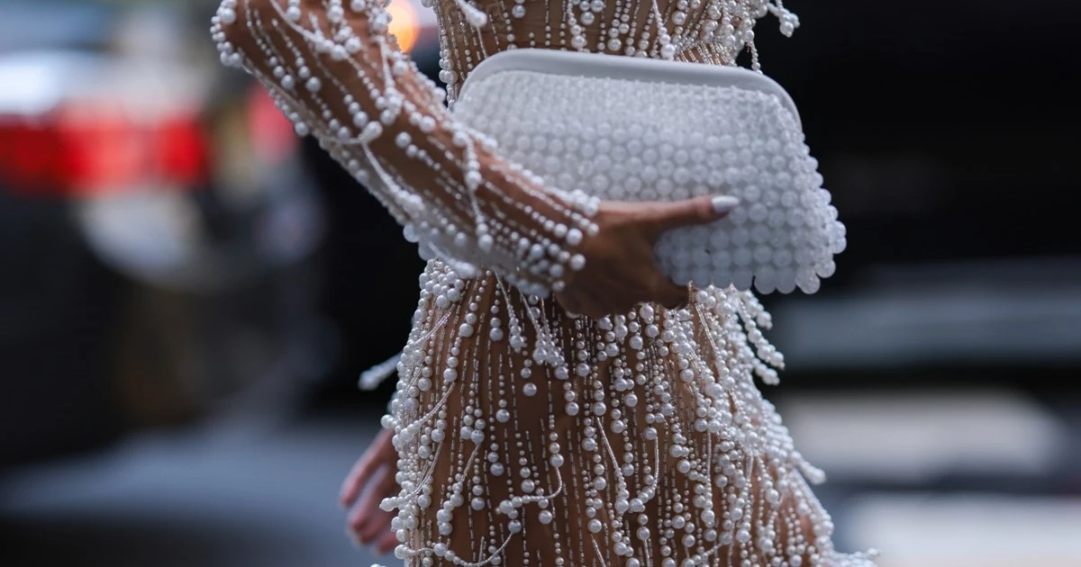 Καφέ μανικιούρ για τα Χριστούγεννα | 8 ιδέες για να κάνετε φέτος την ανατροπή