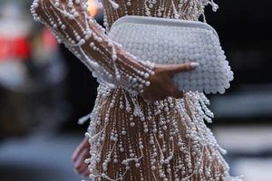 Καφέ μανικιούρ για τα Χριστούγεννα | 8 ιδέες για να κάνετε φέτος την ανατροπή