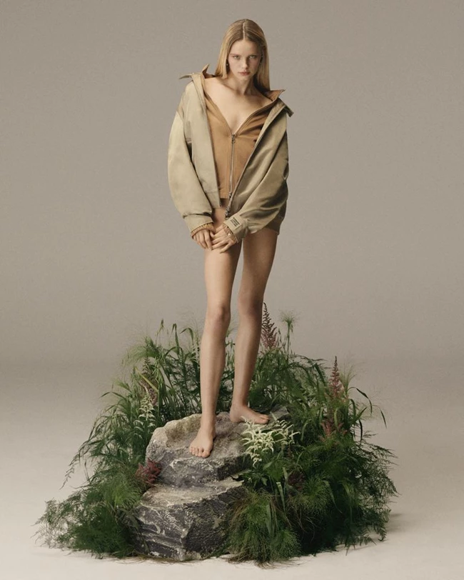 Ο οίκος Burberry λανσάρει μια νέα συλλογή από ανακυκλωμένα υλικά