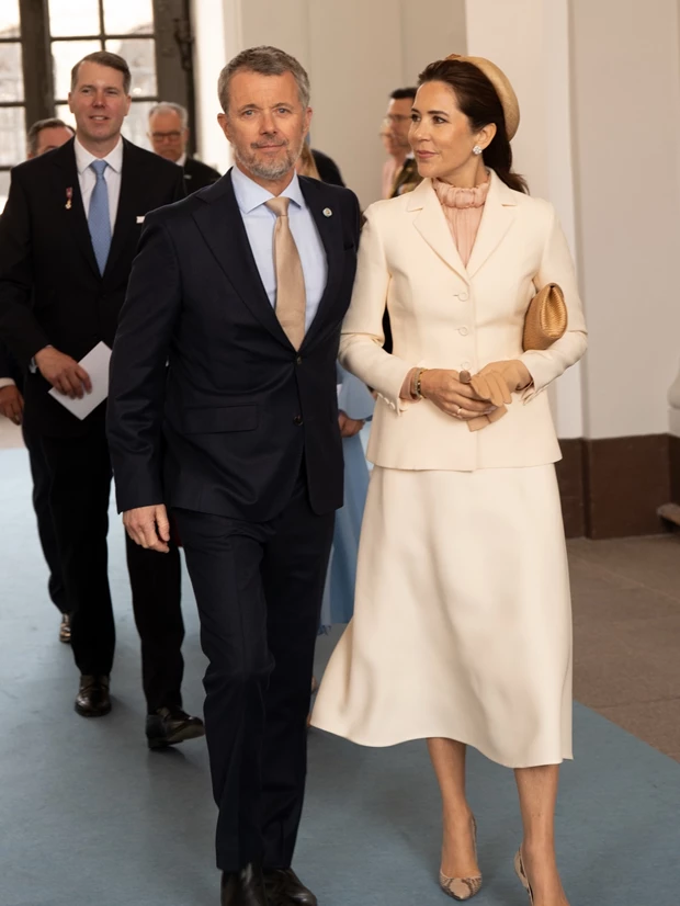 Dior Bar Suit βασίλισσα Mary