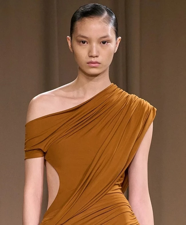 Το χτένισμα που θα "φορούν" όλες οι fashionistas το χειμώνα