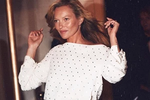 Η collection της Zara με πρωταγωνίστρια την Anja Rubick είναι το όνειρο του summer dressing