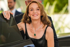 H Michelle Pfeiffer υιοθέτησε το κούρεμα που κάθε γυναίκα άνω των 60 πρέπει να δοκιμάσει