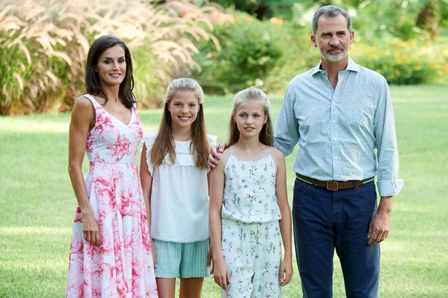 Βασίλισσα Letizia, βασιλιάς felipe, leonor, sofia